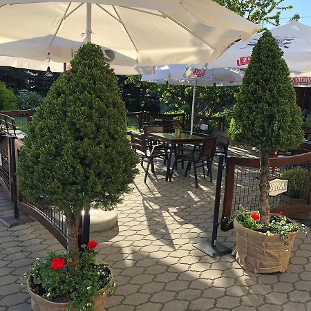 Bialy Kruk Hotell Starogard Gdański Exteriör bild