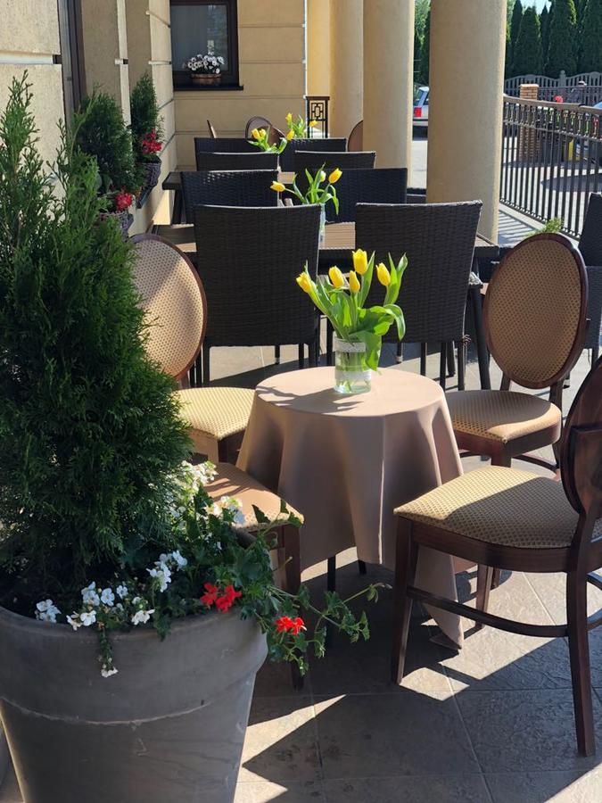 Bialy Kruk Hotell Starogard Gdański Exteriör bild
